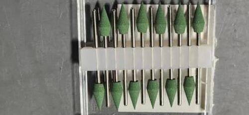 DESCRIPTION: (5) BOXES OF (12) GREEN MIDGETCLASSIC RUBBER POLISHER BRAND/MODEL: DEDECO 4561 SIZE: HP "14" RETAIL$: $29.95 PER BOX QTY: 5
