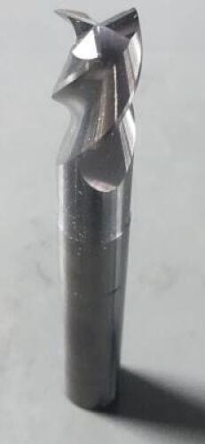 DESCRIPTION: (1) SOLID CARBIDE SQ END MILL BRAND/MODEL: SGS32716 SIZE: 3/4" D 1" LOC RETAIL$: $438.53 QTY: 1