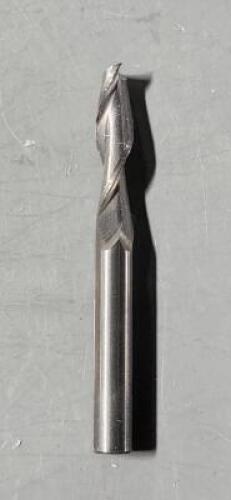DESCRIPTION: (5) SOLID CARBIDE SQ END MILL BRAND/MODEL: RTW 079150 SIZE: 5/16"d RETAIL$: $19.39 QTY: 5