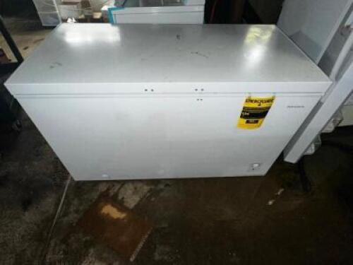 DESCRIPTION: INSIGNIA CHEST FREEZER BRAND / MODEL: INSIGNIA NS-CZ14WH2 ADDITIONAL INFORMATION RETAILS FOR $400 LOCATION: BASEMENT QTY: 1
