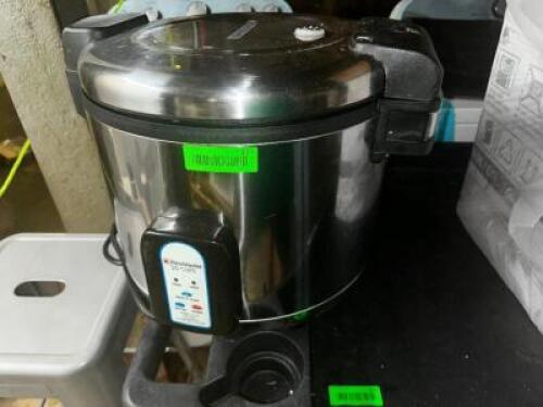 DESCRIPTION: 30 CUP RICE MASTER RICE COOKER BRAND / MODEL: RIE MASTER LOCATION: BASEMENT QTY: 1