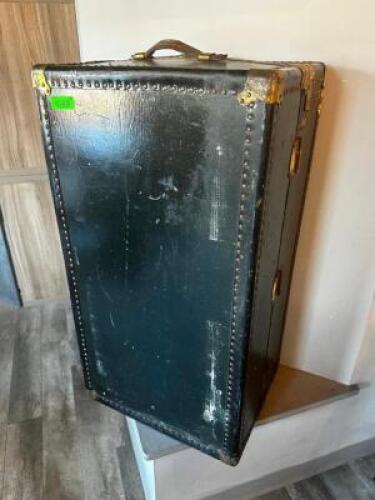 DESCRIPTION: LARGE VINTAGE TRAVEL TRUNK LOCATION: UPSTAIRS QTY: 1