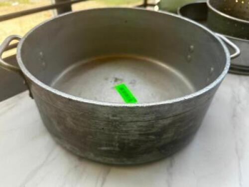 DESCRIPTION: 14" HEAVY DUTY ALUMINUM ROASTING STOCK POT ADDITIONAL INFORMATION W/ HANDLES SIZE 14" LOCATION: MAIN FLOOR QTY: 1