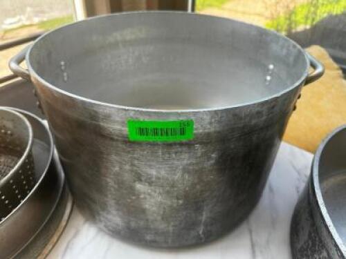 DESCRIPTION: 20 QT ALUMINUM STOCK POT LOCATION: MAIN FLOOR QTY: 1