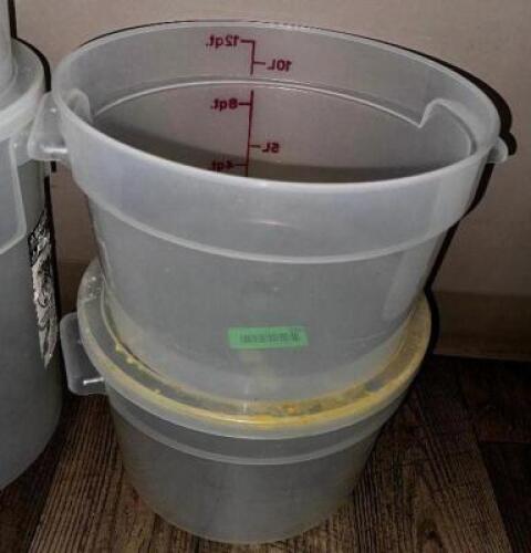 DESCRIPTION: (2) 12 QT ROUND PLASTIC CONTAINERS W/ 1 LID AND (1) WITHOUT LID SIZE 22 QT LOCATION: MAIN FLOOR THIS LOT IS: SOLD BY THE PIECE QTY: 2