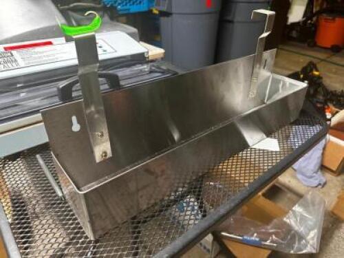 DESCRIPTION: 18" STAINLESS SPEED RAIL HANDER LOCATION: BASEMENT QTY: 1