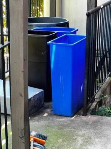 DESCRIPTION: (2) 44 GALLON TRASH CANS AND (4) 20 GALLON BAR SIDE CANS LOCATION: OUTSIDE THIS LOT IS: SOLD BY THE PIECE QTY: 6