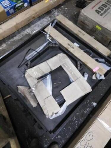(1) SQUARE TABLE
