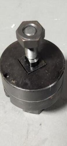 (1) MANUALLY AND HYDRAULIC OPERATED SQUARE KNOCKOUT PUNCH