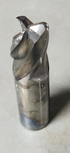 (1) SOLID CARBIDE CORNER RADIUS END MILL