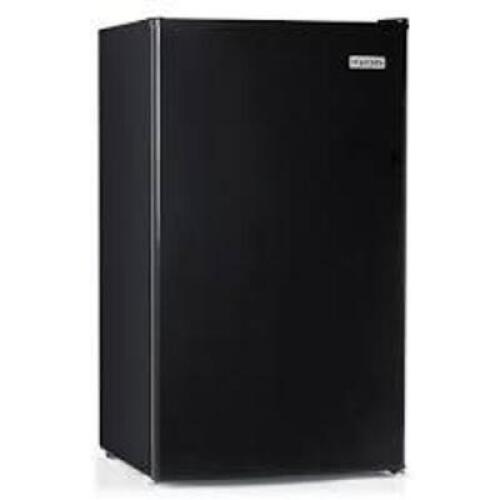 DESCRIPTION: (1) MINI FRIDGE WITH FREEZER BRAND/MODEL: IGLOO INFORMATION: BLACK SIZE: 3.2 CU FT RETAIL$: $139.99 EA QTY: 1