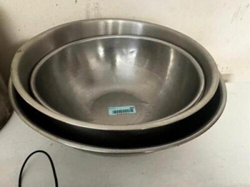 DESCRIPTION: (4) STAINLESS MIXING BOWLS LOCATION: OFFICE THIS LOT IS: SOLD BY THE PIECE QTY: 4
