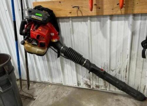 DESCRIPTION: BACKPACK BLOWER BRAND/MODEL: REDMAX EBZ7500 INFORMATION: HAS COMPRESSION LOCATION: SHOP QTY: 1