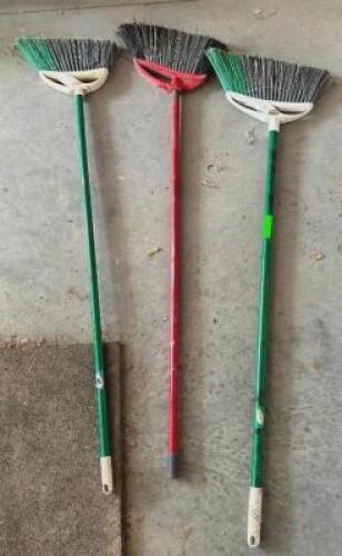 DESCRIPTION: (3) BROOMS LOCATION: SHED QTY: 3