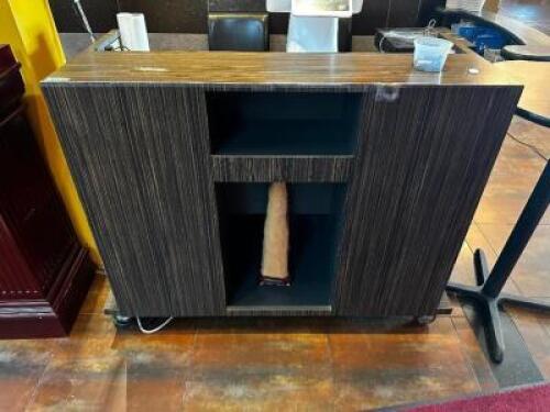 60" ROLL ABOUT PORTABLE BAR.