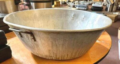 (1) LARGE ALUMINUM BOWL