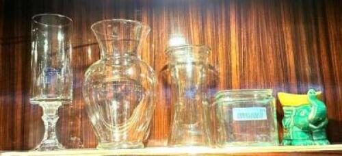 (5) ASSORTED PIECES OF GLASS DECORATIONS AND VASES.