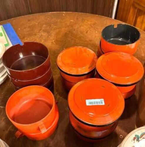 (1) LOT OF ASSORTED PLASTIC TORTILLA CONTAINERS