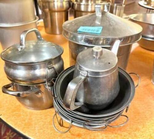 (1) LOT OF ASSORTED PANS AND CONTAINERS.