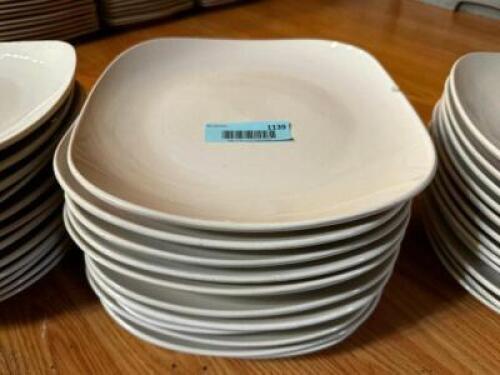 DESCRIPTION: (12) 10" CHINA PLATES BRAND / MODEL: ROYAL NORFOLK SIZE 10" X 10" LOCATION: MAIN SEATING THIS LOT IS: SOLD BY THE PIECE QTY: 12