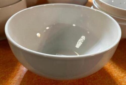 DESCRIPTION: (5) 10" CHINA BOWLS SIZE 10" LOCATION: MAIN SEATING THIS LOT IS: SOLD BY THE PIECE QTY: 5