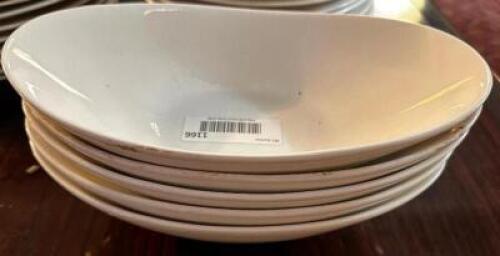 DESCRIPTION: (5) 11" CHINA LONG BOWLS SIZE 11' LOCATION: MAIN SEATING THIS LOT IS: SOLD BY THE PIECE QTY: 5