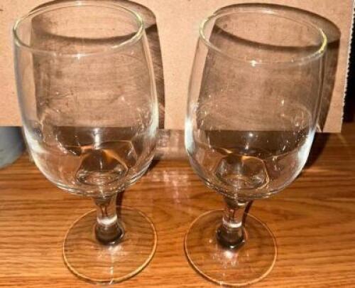 DESCRIPTION: (12) WATER GOBLETS LOCATION: MAIN SEATING THIS LOT IS: SOLD BY THE PIECE QTY: 12