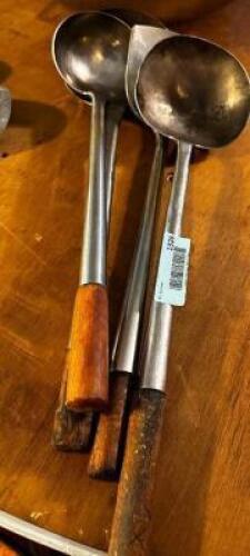 DESCRIPTION: (3) STAINLESS WOK LADLES LOCATION: MAIN SEATING THIS LOT IS: SOLD BY THE PIECE QTY: 3