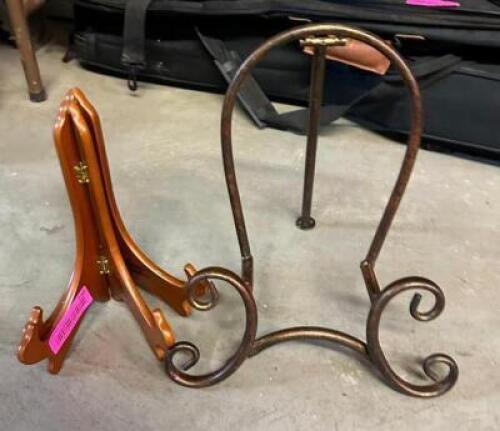 (3) PICTURE STANDS