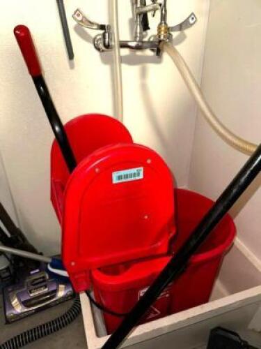 RED PLASTIC MOP BUCKET AND WRINGER