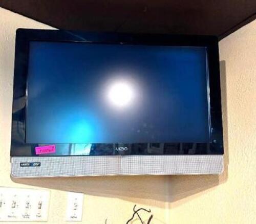 DESCRIPTION: VIZIO TV INFORMATION: NO REMOTE, POWERS ON LOCATION: MAIN DINING QTY: 1