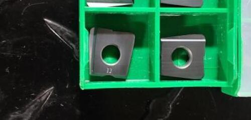 (18) DAPRA BDR-0500 CARBIDE MILLING INSERTS