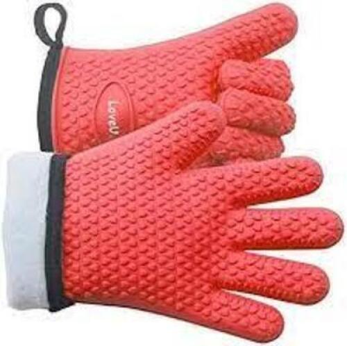DESCRIPTION: (3) COOKING GLOVES BRAND/MODEL: CHEF'S NECESSITIES INFORMATION: PINK AND GREEN RETAIL$: $12.00 EA QTY: 3