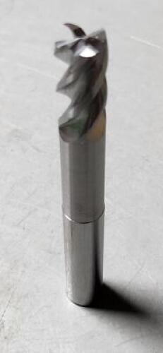 DESCRIPTION: (2) SOLID CARBIDE "CHATTER FREE" 5XD SQ END MILLS BRAND/MODEL: ISCAR ECAI-H4R 500-750/2.5C01CF SIZE: 1/2" DIA 3/4" LOC RETAIL$: $190.55 Q