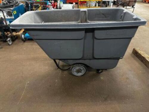 RUBBERMAID TRASH GONDOLA