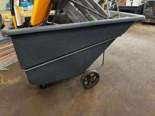 RUBBERMAID TRASH GONDOLA