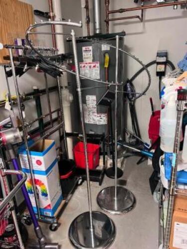(1) LOT OF ASSORTED DISPLAY RACKS, SLAT WALL HOOKS AND BARS, AND