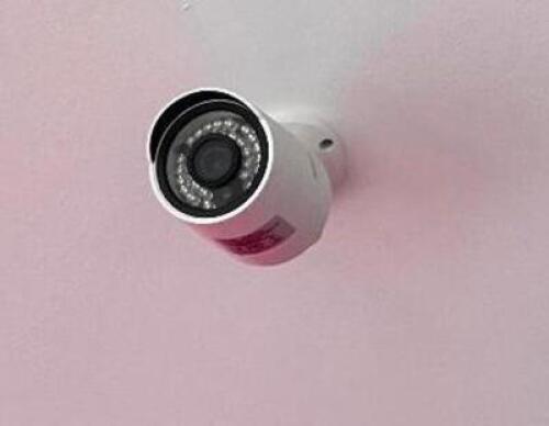 SECUIRTY CAMERA SYSTEM W/ DVR UNIT