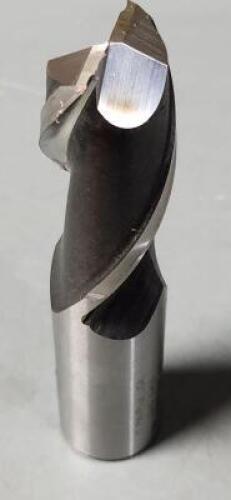 DESCRIPTION: (1) POWDERED METAL SQ END MILL BRAND/MODEL: CLEVELAND C40804 SIZE: 1"D 2" LOC RETAIL$: $82.18 QTY: 1