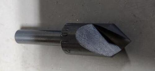 DESCRIPTION: (1) HSS 82 DEG COUNTERSINK BRAND/MODEL: MA FORD 01051325 SIZE: 1/2" HEAD DIA 1/4" DIA RETAIL$: $15.88 QTY: 1