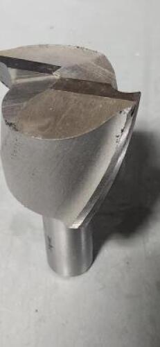 DESCRIPTION: (1) HSS SQ END MILL BRAND/MODEL: VC 720-1153 SIZE: 2" DIA 1-5/8" LOC 3/4" SD RETAIL$: $198.01 QTY: 1