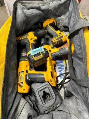 (1) LOT OF ASSORTED DEWALT PORTABLE POWER TOOLS.