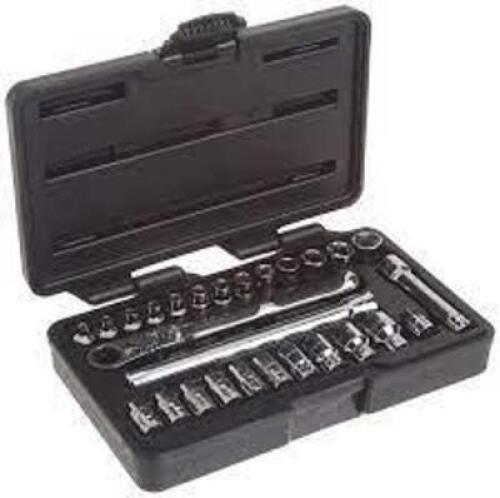 DESCRIPTION: (1) RATCHET SET WITH CARRY CASE BRAND/MODEL: GEARWRENCH #891427 INFORMATION: BLACK CARRY CASE SIZE: 27 PIECES RETAIL$: $123.19 EA QTY: 1