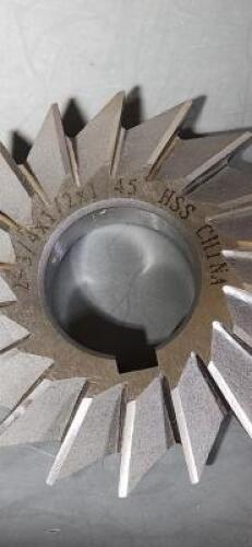 DESCRIPTION: (1) STRAIGHT TOOTH SIDE MILLING CUTTER BRAND/MODEL: MADE IN USA SIZE: 2-3/4" DIA 1/2" W 1" ARBOR HOLE RETAIL$: $127.76 QTY: 1