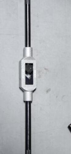 DESCRIPTION: (1) STRAIGHT HANDLE TAP WRENCH BRAND/MODEL: VC 05040076 SIZE: 1/4" TO 1-1/8" TAP SIZE RETAIL$: $51.17 QTY: 1