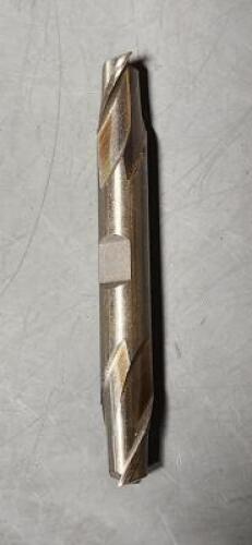 DESCRIPTION: (4) HSS SQ END MILL BRAND/MODEL: VC 01700244 SIZE: 3/8" DIA 9/16" LOC RETAIL$: $25.35 QTY: 4