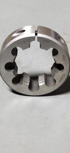 DESCRIPTION: (1) HSS ADJUSTABLE ROUND DIE BRAND/MODEL: VC 03777240 SIZE: 1-1/2"-12 RETAIL$: $129.47 QTY: 1
