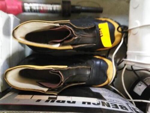 DESCRIPTION: (1) PAIR OF RUBBER WORK BOOTSBRAND/MODEL: STEEL SHANKINFORMATION: BLACK WITH YELLOW, LOCATED AT SHAPIRO METAL SUPPLYSIZE: 7RETAIL$: $47.99 EAQTY: 1