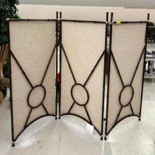 ROOM DIVIDER