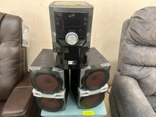 ILIVE AM / FM BLUE TOOTH BOOM BOX